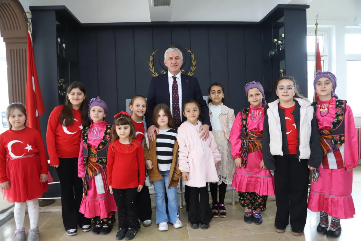 Başkan Sarıalioğlu'ndan &Ccedil;ocuklara: Sizler En Kıymetli Hazinemizsiniz