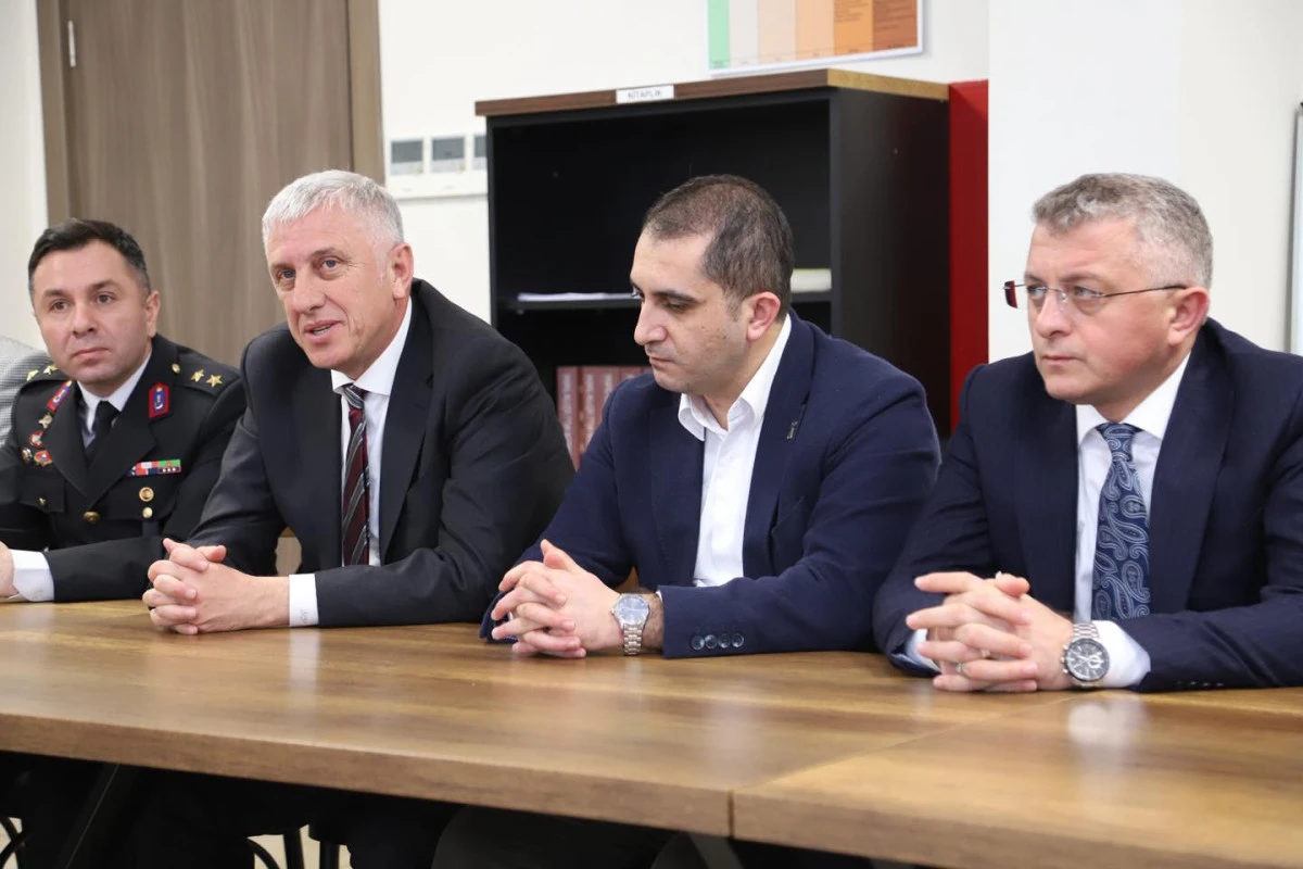 Başkan Sarıalioğlu'ndan Sağlık Ve G&uuml;venlik G&uuml;&ccedil;lerine Vefa