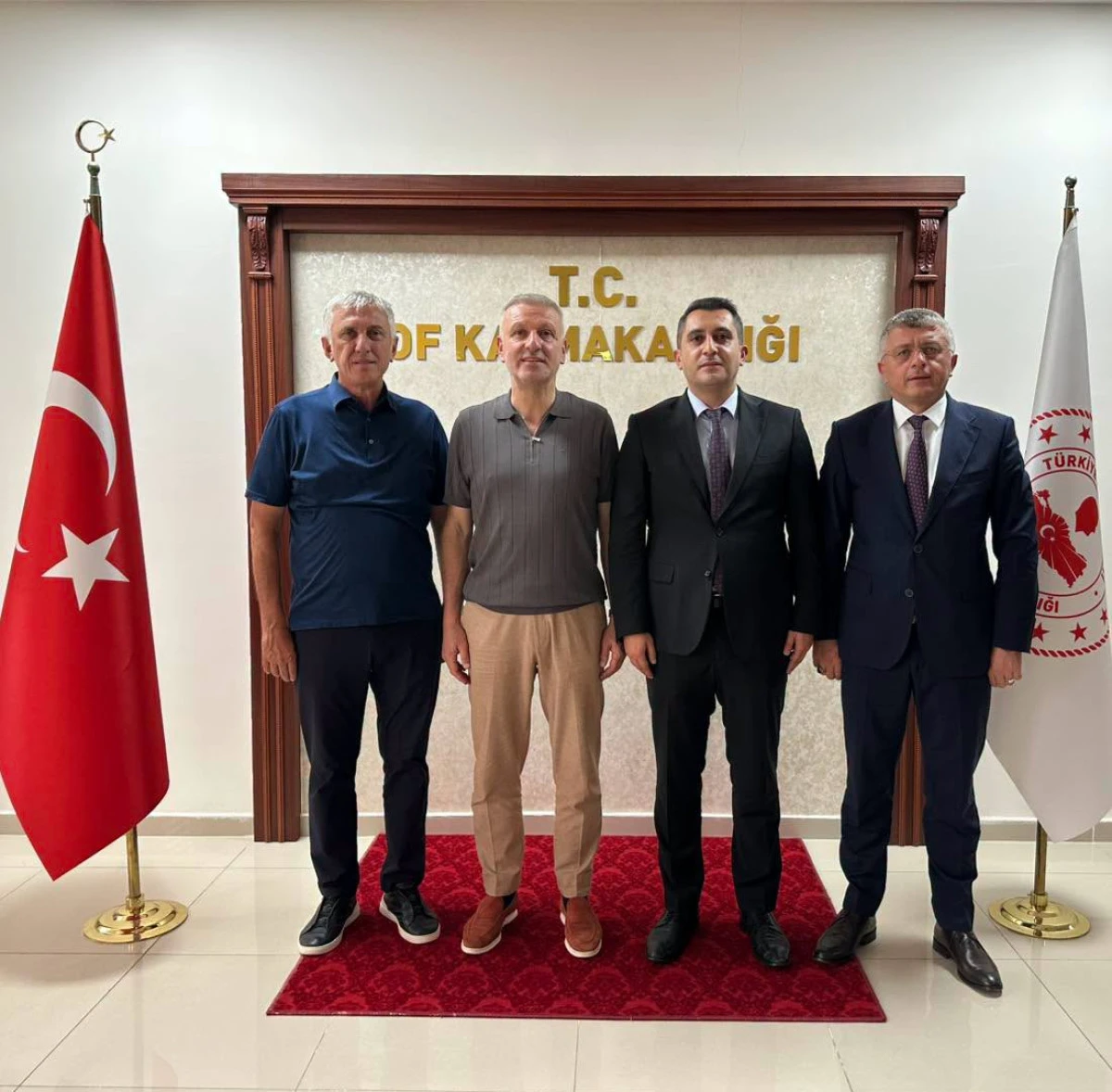 Başkan Sarıalioğlu'ndan yoğun ziyaret trafiği: Of'un g&uuml;ndemi ve geleceği istişare edildi