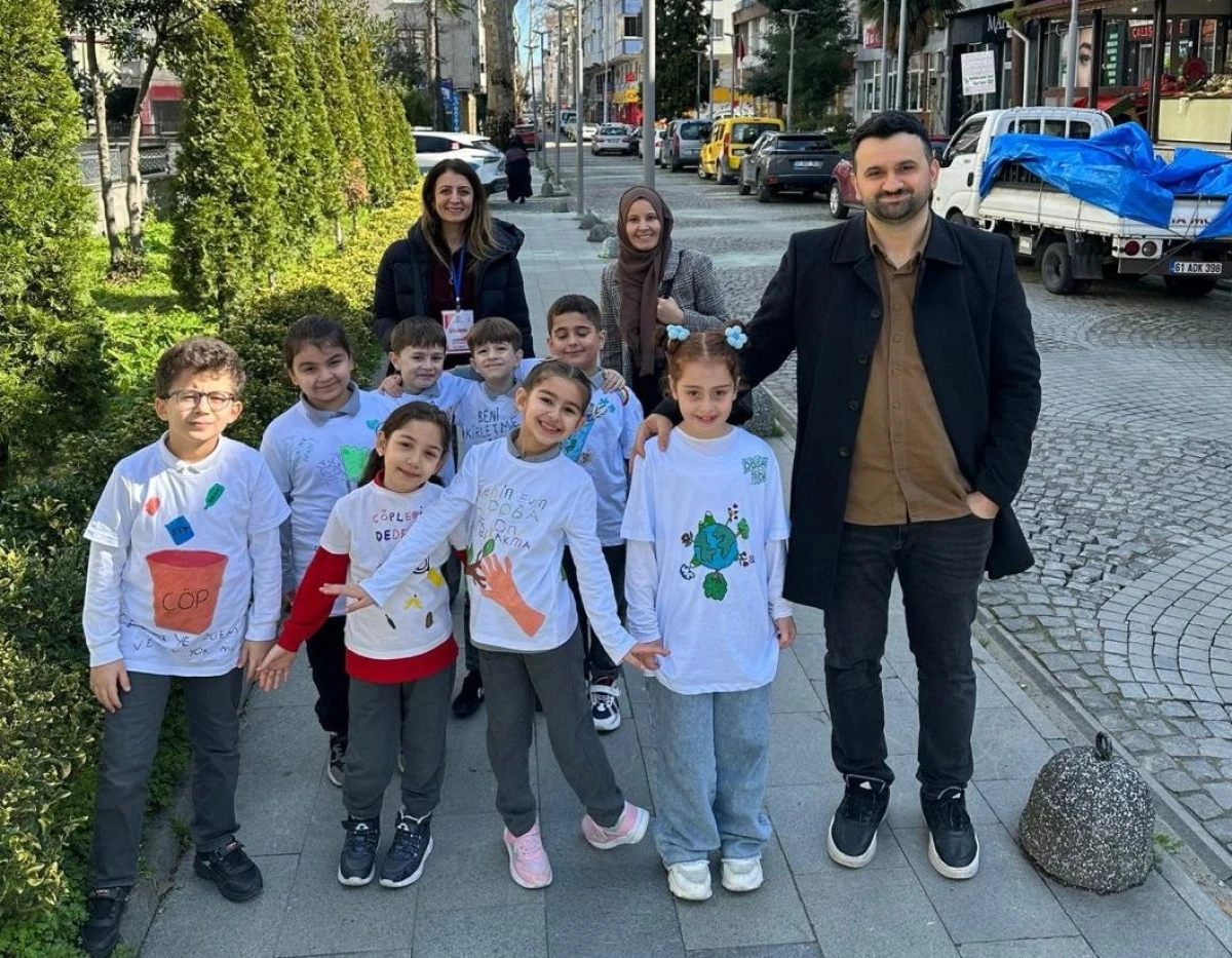 &Ccedil;evreci minikler Of'ta &ccedil;evre kirliliğine savaş a&ccedil;tı