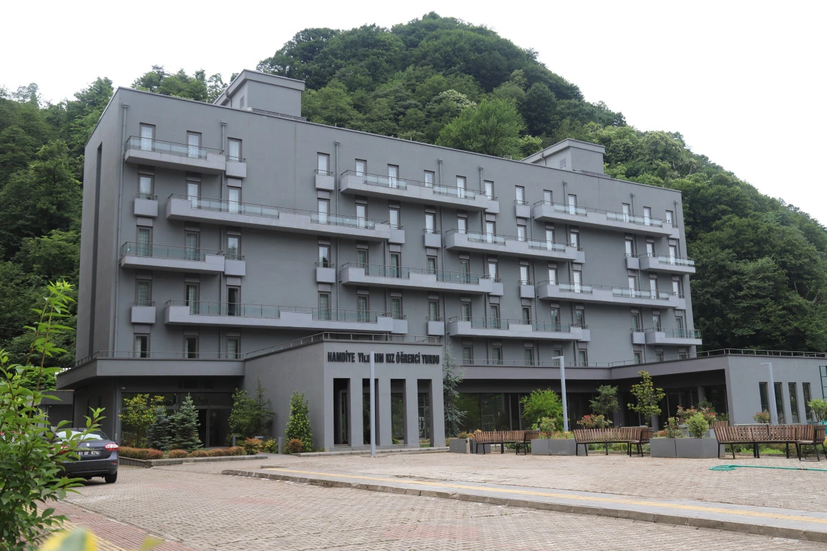 Eğitime G&uuml;&ccedil;l&uuml; Destek: Of'ta Yurt ve Okul Yatırımları