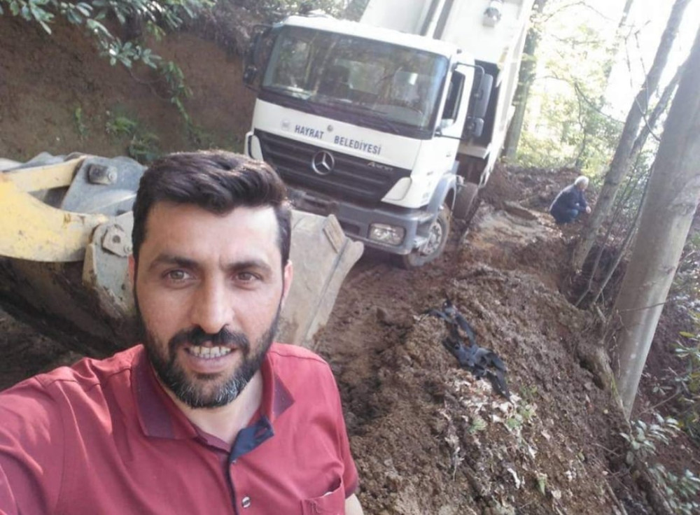 Hayrat'ta acı haber! Şarampole devrilen kamyonun sürücüsü hayatını kaybetti