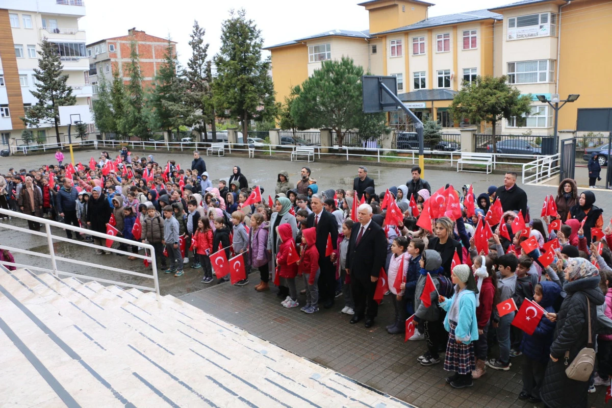 Kahramanmaraş'ta vefat eden &ouml;ğretmen ve &ouml;ğrenciler Of'ta anıldı