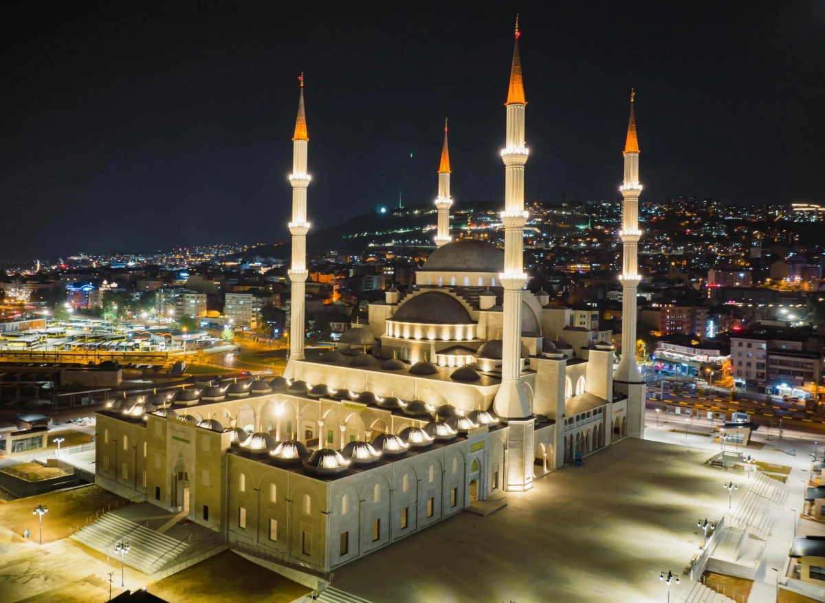 Karadeniz'in En Büyük Külliyesi Hanife Hatun Camii Açılışa Hazır