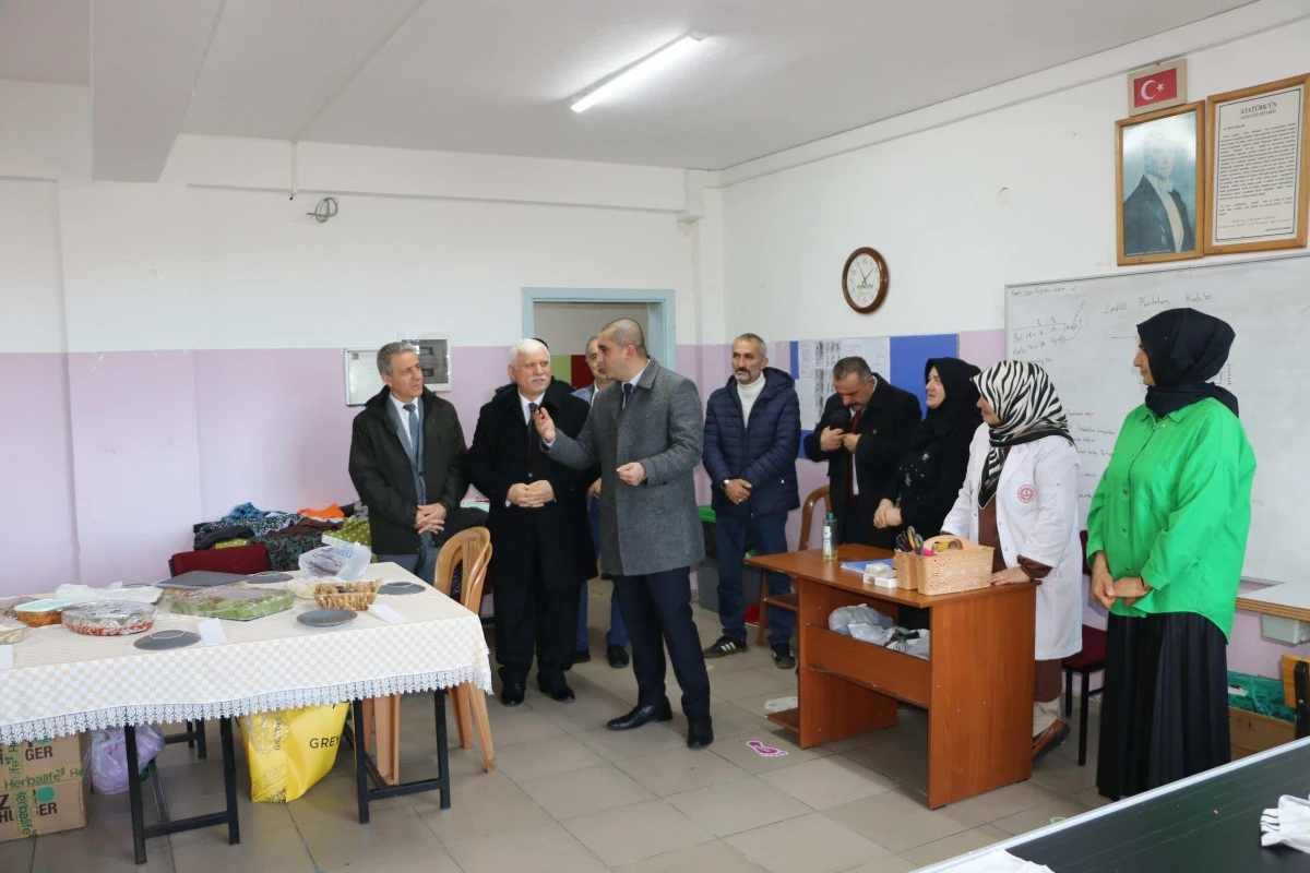 Kaymakam Ak&ccedil;a&rsquo;dan Kire&ccedil;li Dikiş Kursuna ziyaret