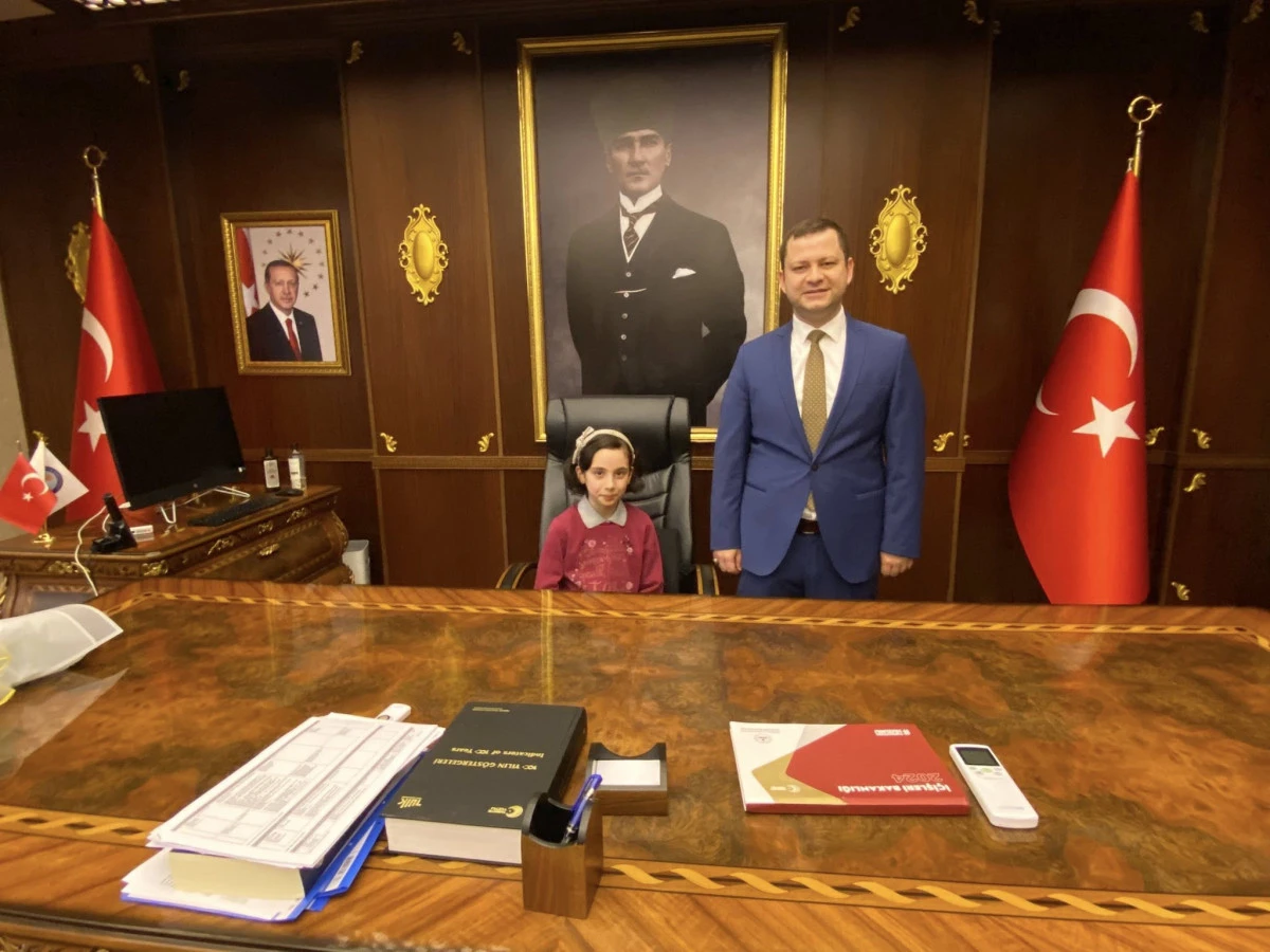 Kaymakam Demirer koltuğunu Mihrimah Şeker'e devretti