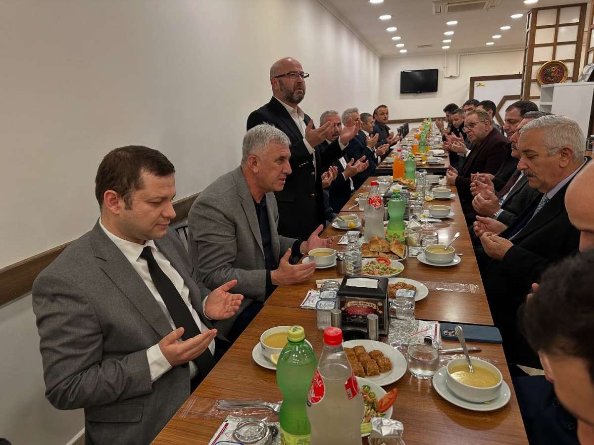 Kaymakam Demirer ve Başkan Sarıalioğlu, mülki idare amirleri ve kurum yöneticileri ile iftarda bir araya geldi