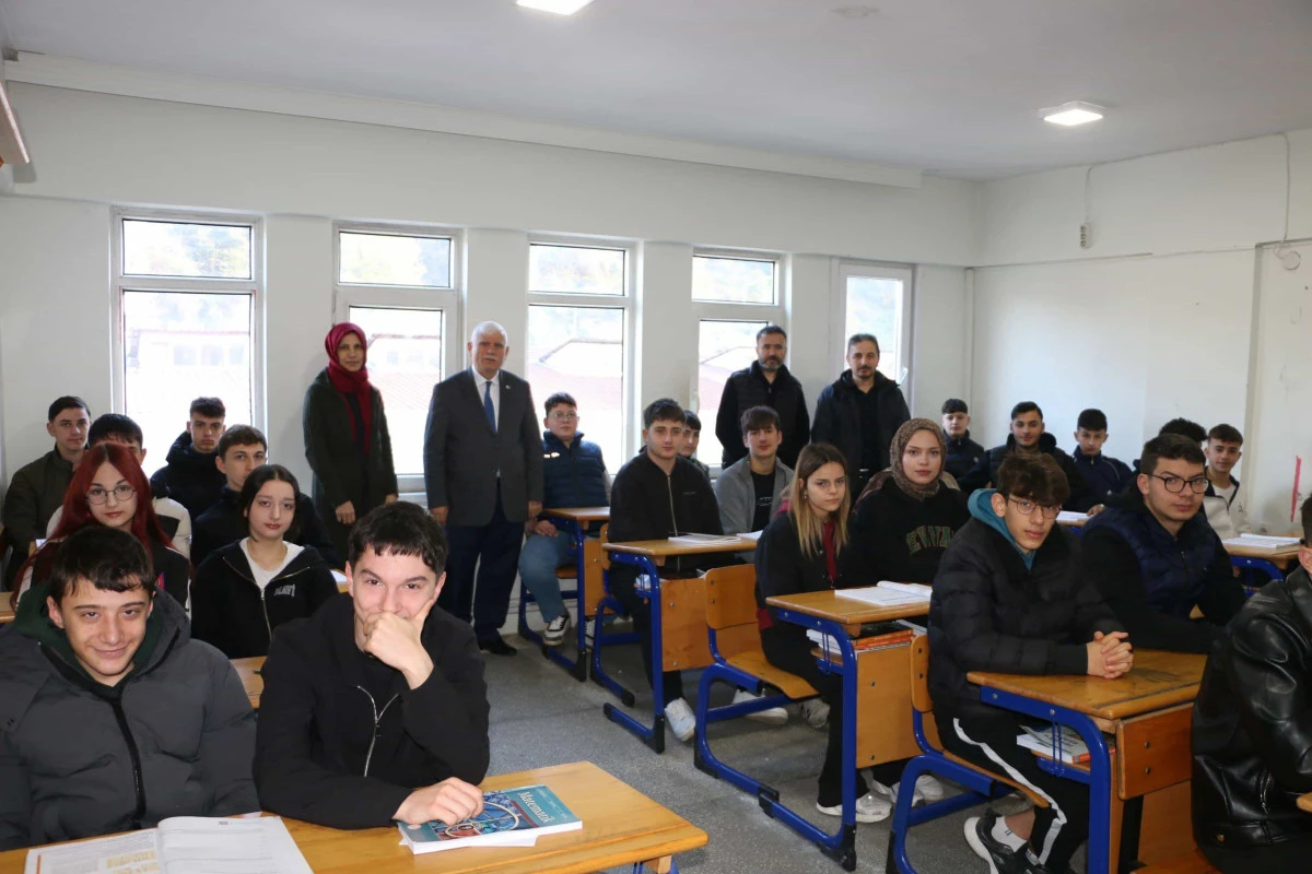M&uuml;d&uuml;r Kabahasanoğlu'ndan Mesleki Eğitim Merkezi &ouml;ğrencilerine ziyaret