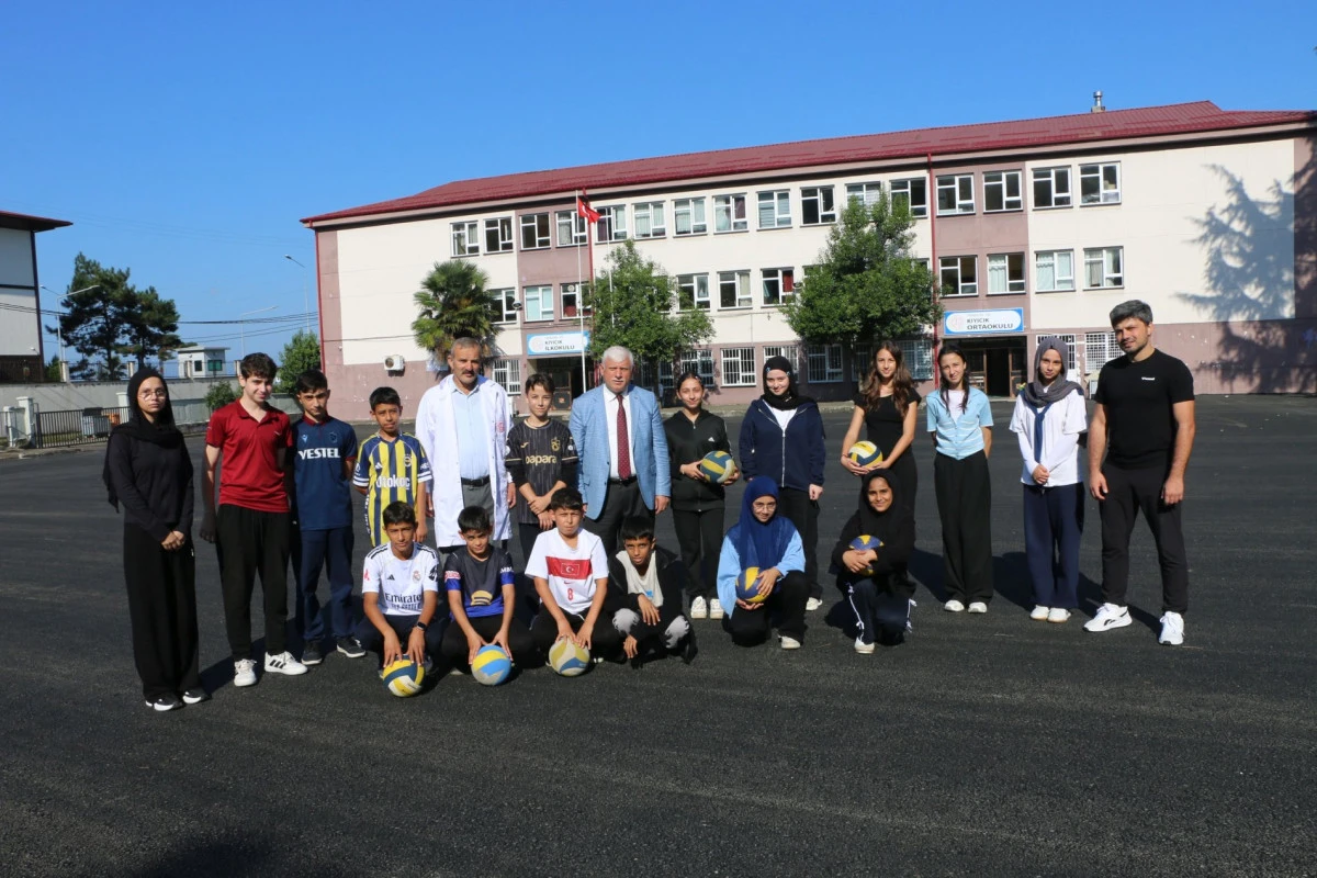 M&uuml;d&uuml;r Kabahasanoğlu'ndan Of Belediye Başkanı Salim Salih Sarıalioğlu'na teşekk&uuml;r