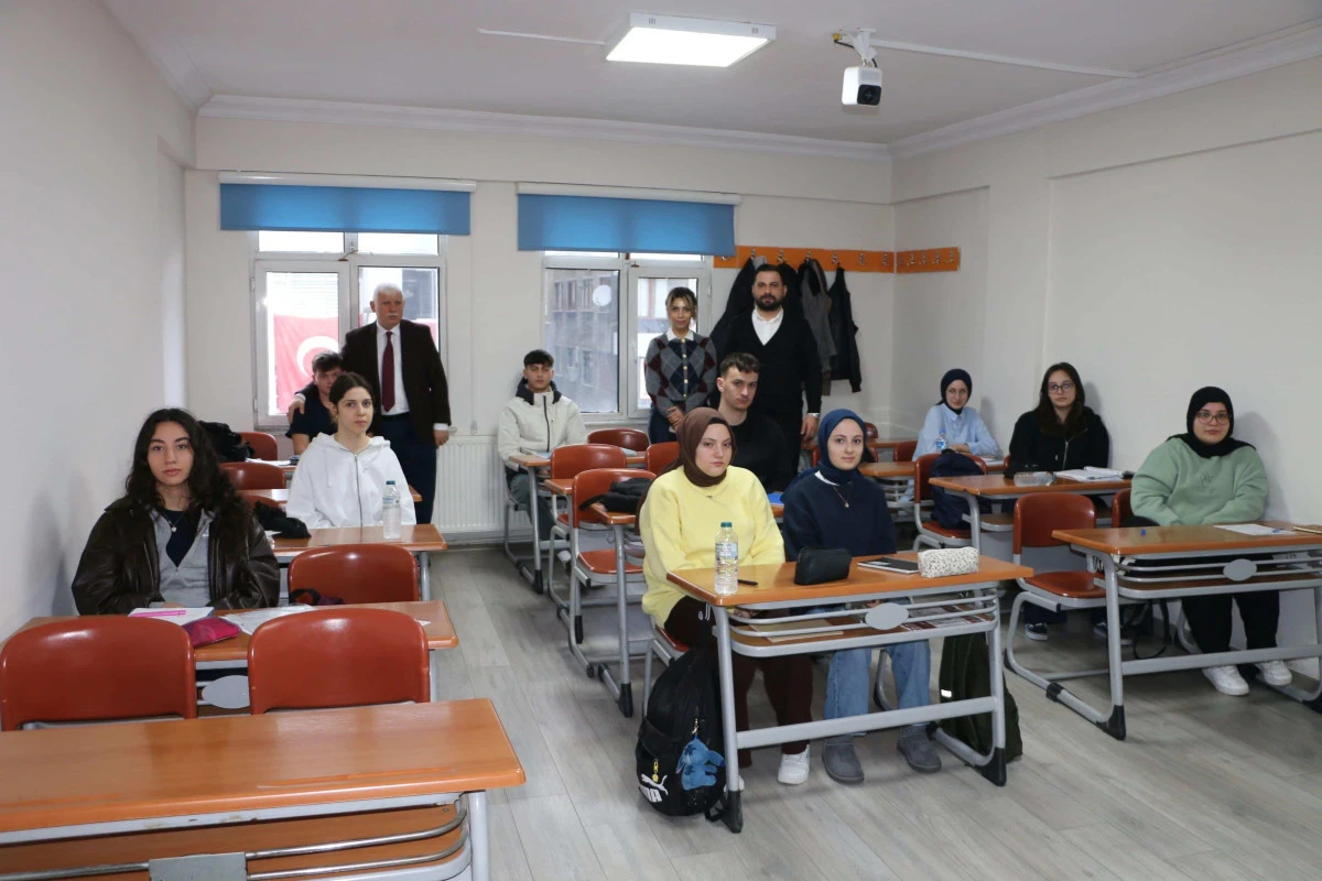 M&uuml;d&uuml;r Kabahasanoğlu'ndan Of Fen Bilimleri &Ouml;zel &Ouml;ğretim Kurumuna ziyaret