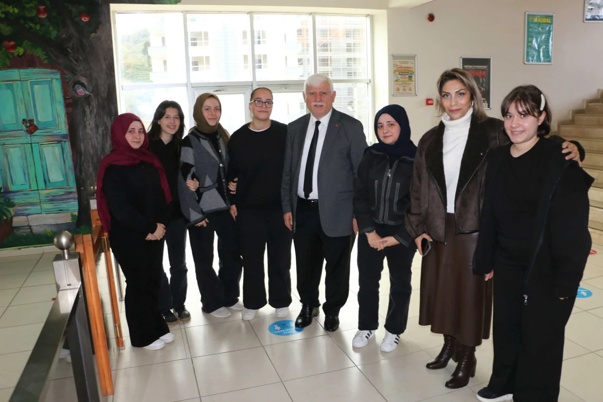 M&uuml;d&uuml;r Kabahasanoğlu'ndan Şehit Necmi &Ccedil;akır Anadolu Lisesi'ne ziyaret