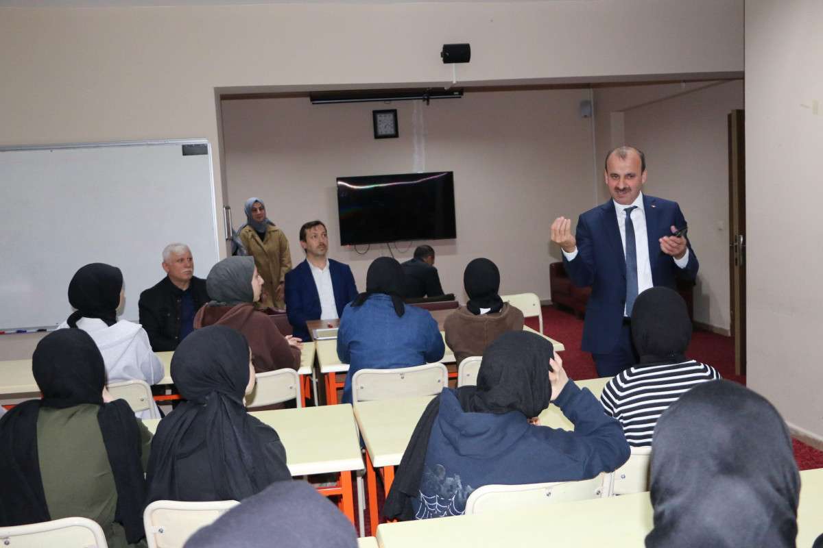 Müdür Uygun Of İmam Hatip Lisesi öğrencilerle iftarda buluştu