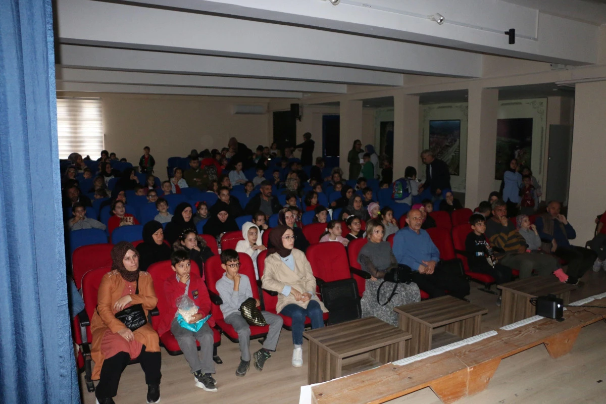 Of 28 Şubat İlkokulu öğrencileri aileleri ile sinema keyfi yaşadı