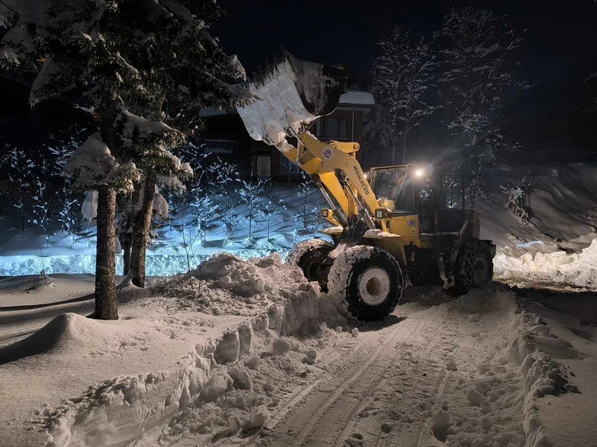 Of Belediyesi ekipleri karla m&uuml;cadele &ccedil;alışmalarına başladı