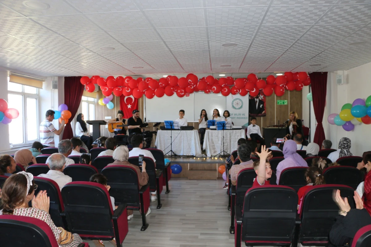 Of BİLSEM'den Kulakların Pasını Silen Gece: Yıl Sonu M&uuml;zik Dinletisi B&uuml;y&uuml;ledi!