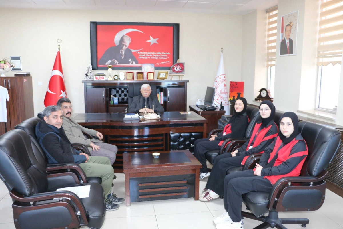 Of Cumapazarı Ortaokulu Yıldız Kızlar Dart Şampiyonu
