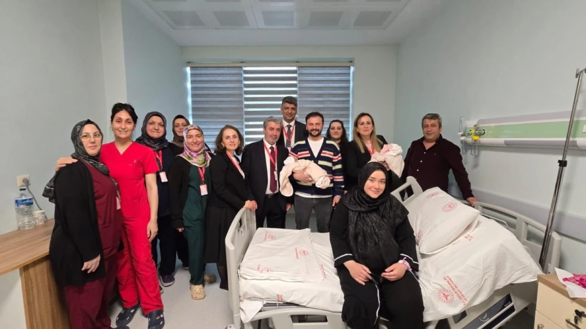 Of Devlet Hastanesi'nde Mucize Doğum: İkizler 15 Saat Arayla D&uuml;nyaya Geldi!