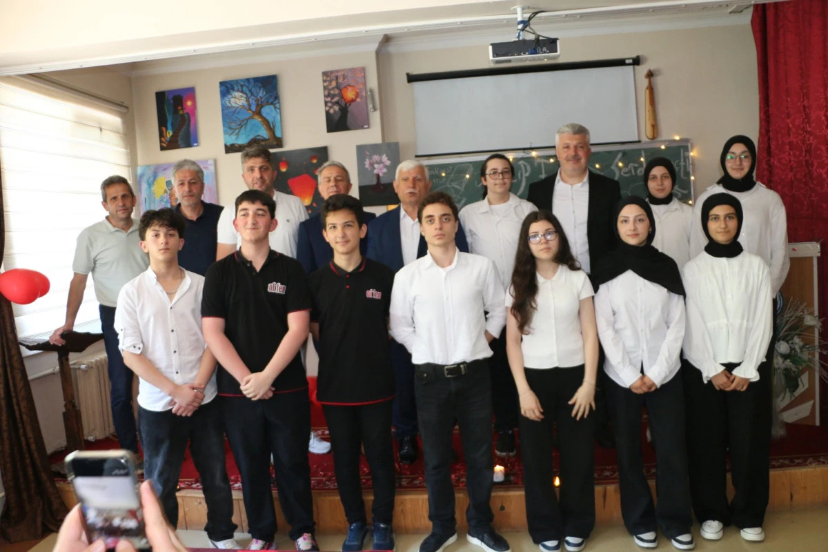 Of Fen Lisesi'nde Muhteşem Yıl Sonu Dinletisi: Uluslararası &Ouml;d&uuml;ll&uuml; Şiir de Seslendirildi