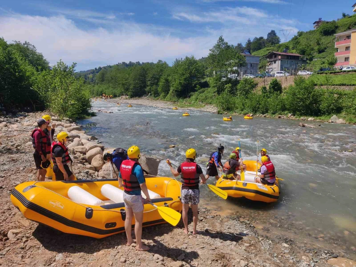 Of-Hayrat'ta Rafting Parkuru Açıldı, 100 Bin Turist Bekleniyor