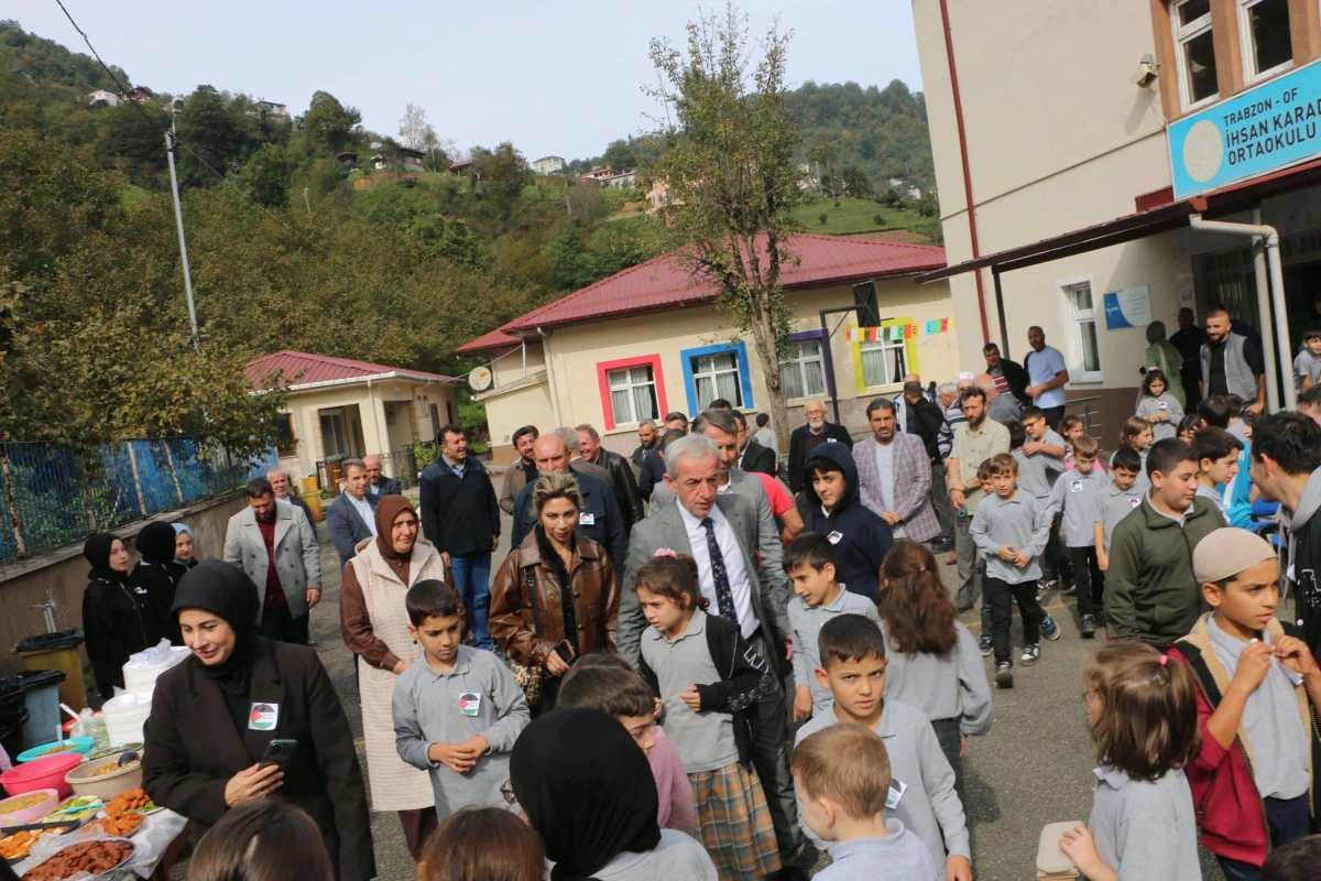 Of İhsan Karadeniz İlk/Ortaokulunda Gazze için yardım kermesi