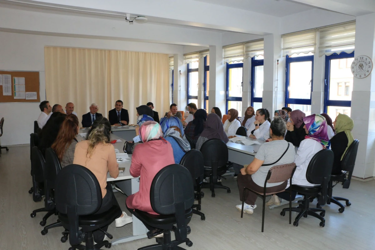 Of Kaymakamı Eşref Ak&ccedil;a 28 Şubat İlkokulunu ziyaret etti