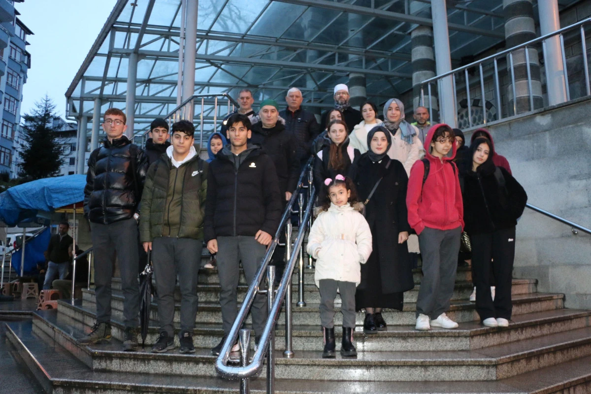 Of Şehit Ahmet T&uuml;rkkan Lisesi &ouml;ğrencileri sabah namazında buluştu