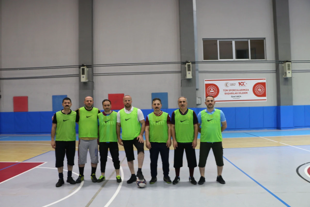 Of'ta 3. Geleneksel Futsal Turnuvası heyecanı başladı