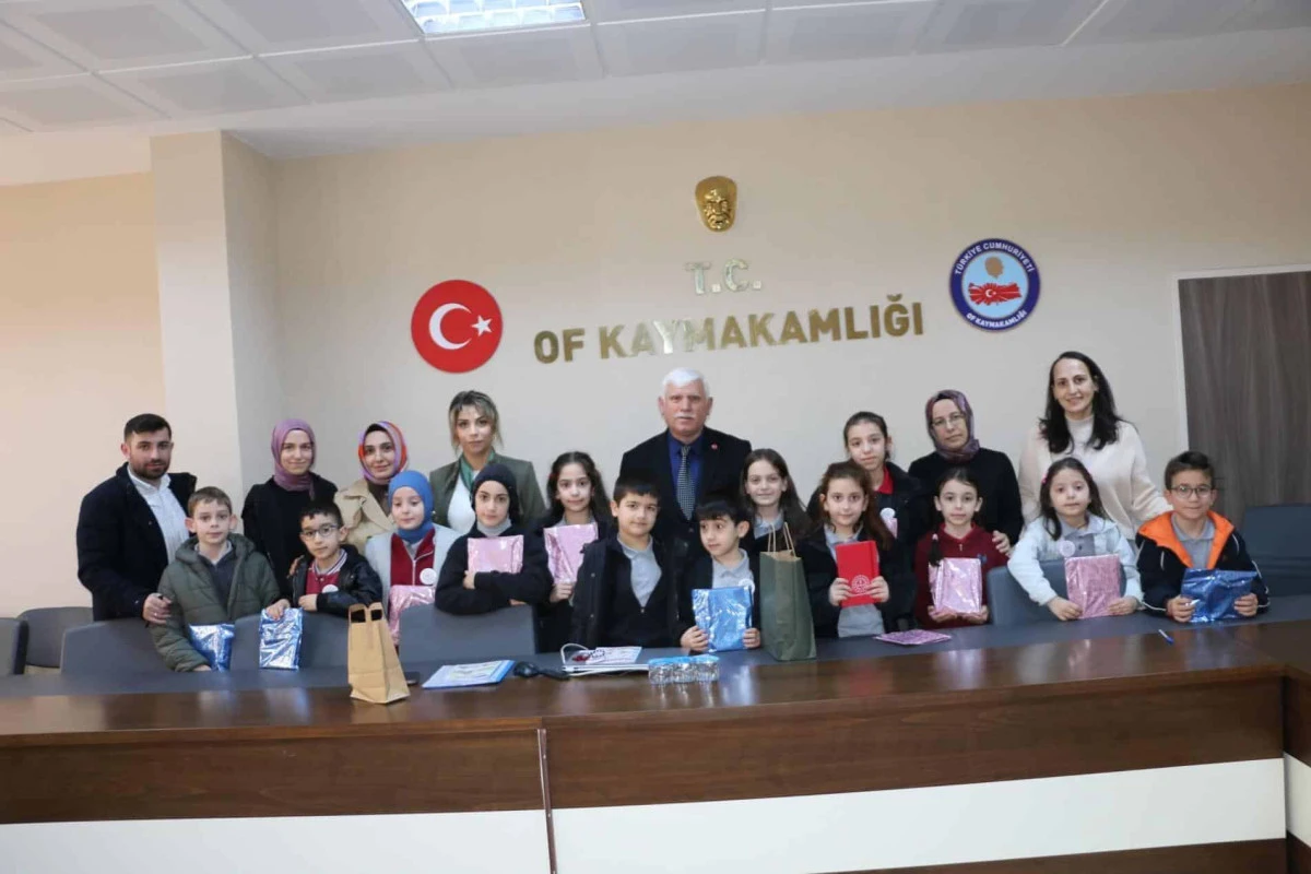 Of'ta Akran Nezaketi projesinin mimarı &ouml;ğrencilerden M&uuml;d&uuml;r Kabahasanoğlu'na ziyaret