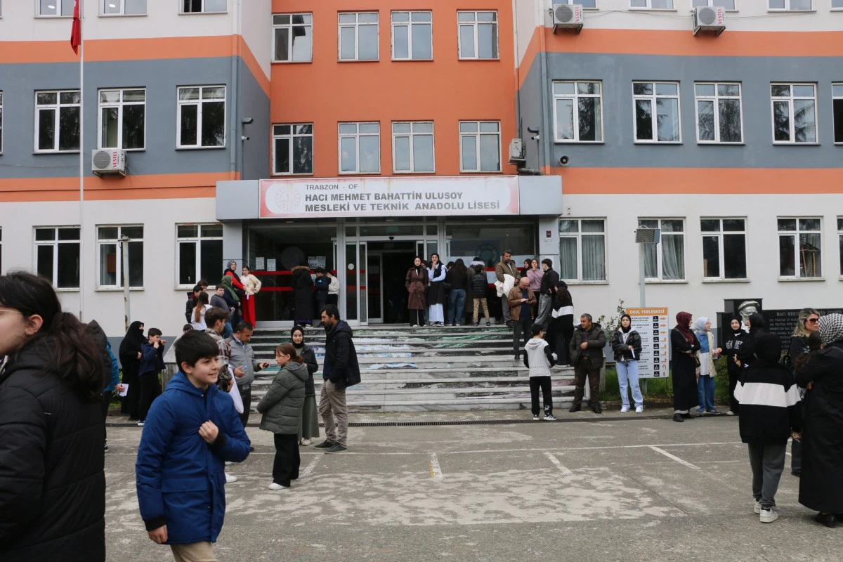 Of'ta Bursluluk Sınavına 431 &ouml;ğrenci katıldı