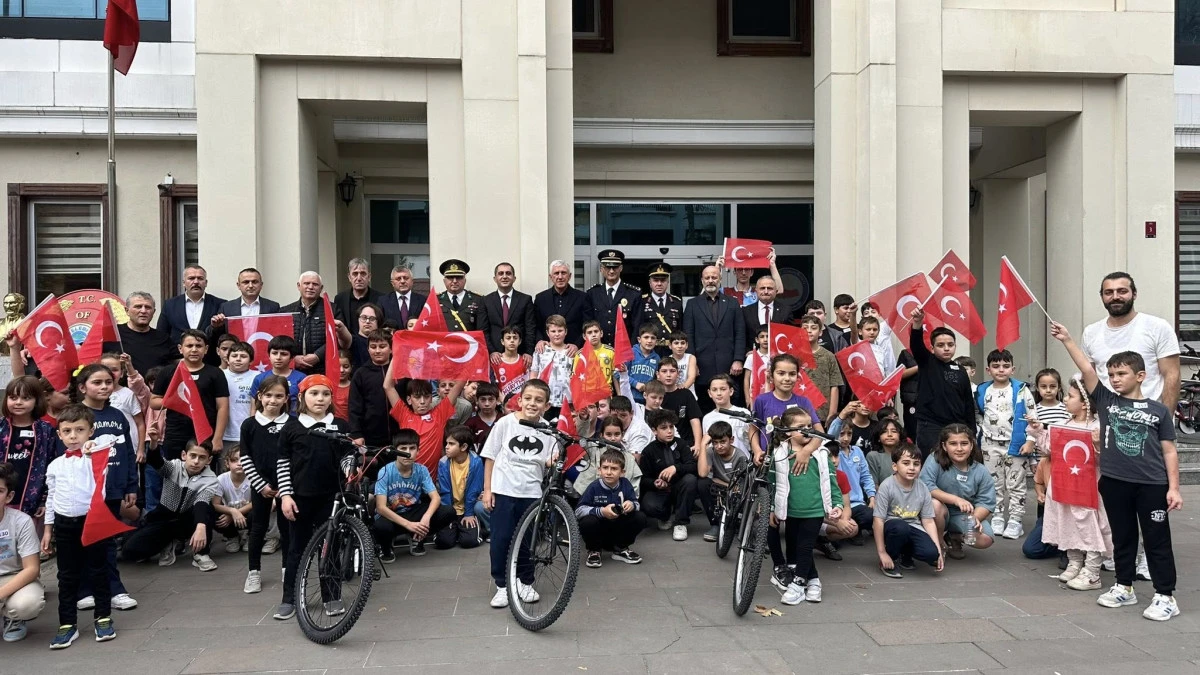 Of'ta Cumhuriyet'in 102. Yıl Dönümünde Bisiklet Şöleni Coşkusu