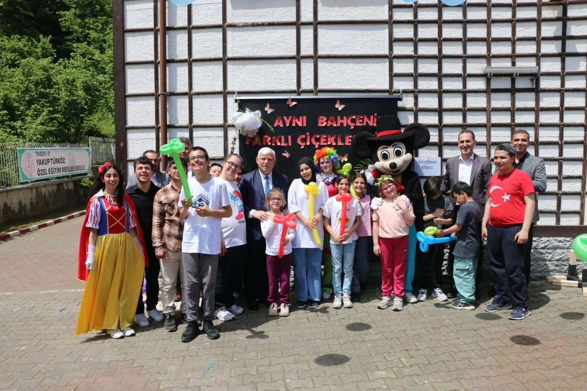 Of'ta Engelliler Haftası için düzenlenen programda öğrenciler gönüllerince eğlendi