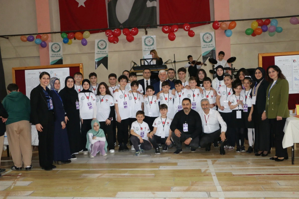 Of'ta Geleceğin Bilim İnsanları Sahneye &Ccedil;ıktı