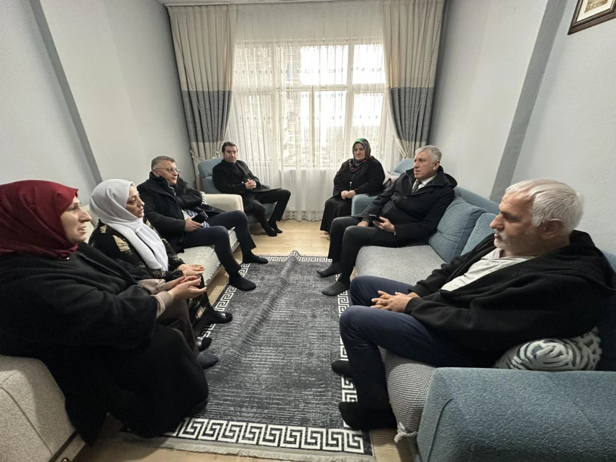 Of'ta G&ouml;n&uuml;l Ziyaretleri S&uuml;r&uuml;yor: Başkan Sarıalioğlu Hastaların Yanında