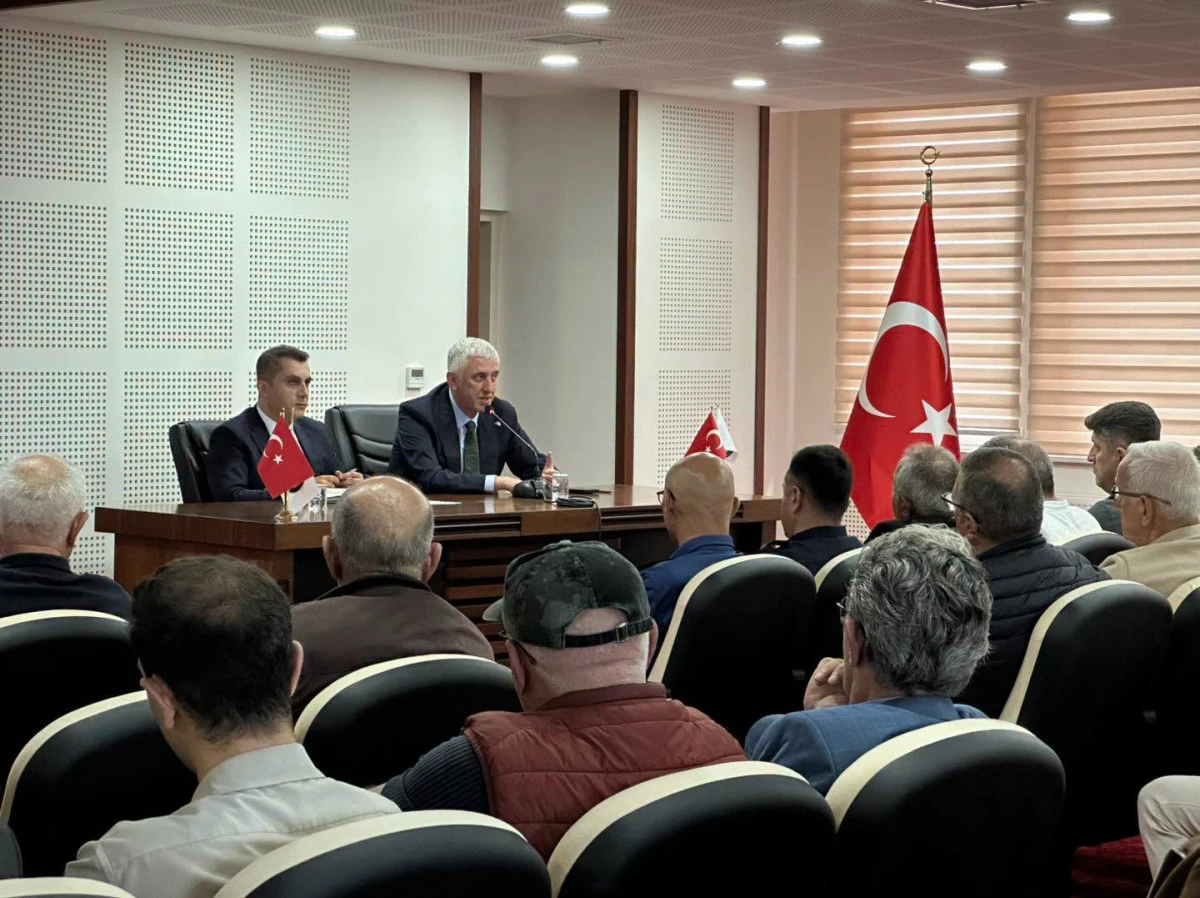 Of'ta Hizmet Koordinasyonu G&uuml;&ccedil;leniyor: Başkan Sarıalioğlu Muhtarlarla Bir Araya Geldi