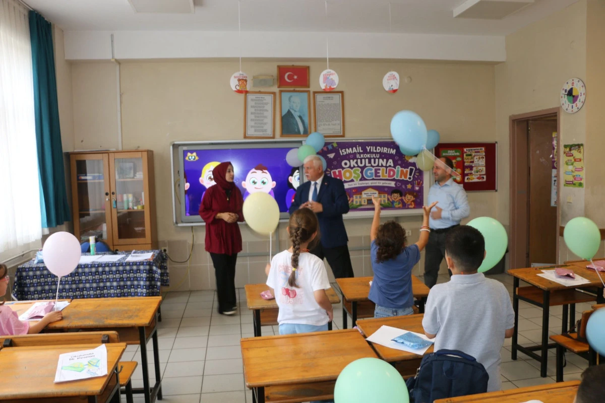 Of'ta ilkokula başlayan &ouml;ğrencilere 'okula hoş geldin' ziyareti