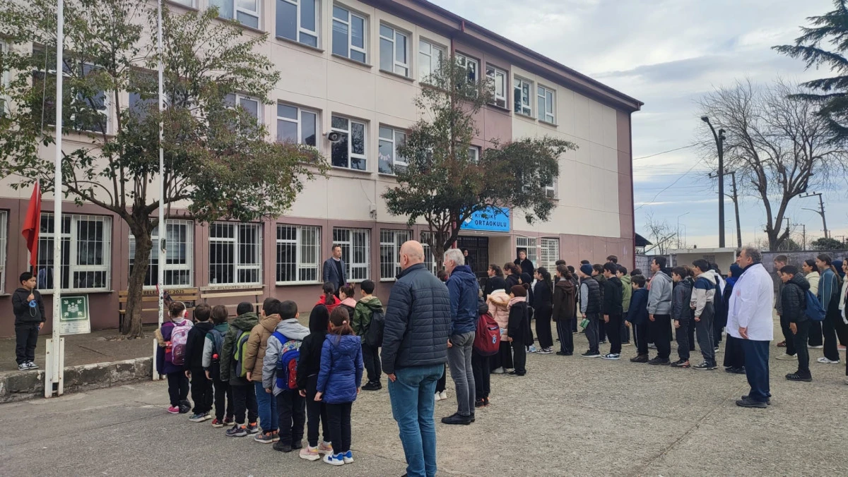 Of'ta Kahramanmaraş depreminin 3. yılında hayatını kaybedenler unutulmadı