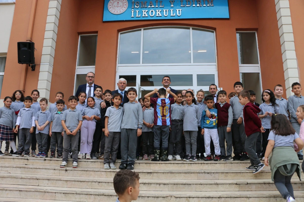 Of'ta Kaymakam Ak&ccedil;a'dan İsmail Yıldırım İlkokuluna ziyaret