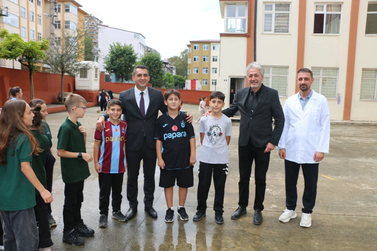 Of'ta Kaymakam Ak&ccedil;a'dan okul ziyaretleri