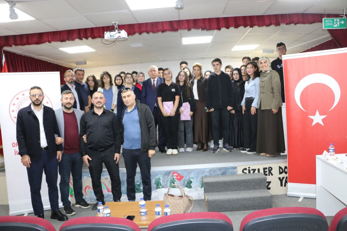 Of'ta liseler arasında Tabiat ve Yaşanabilir &Ccedil;evre konulu bilgi yarışması d&uuml;zenlendi