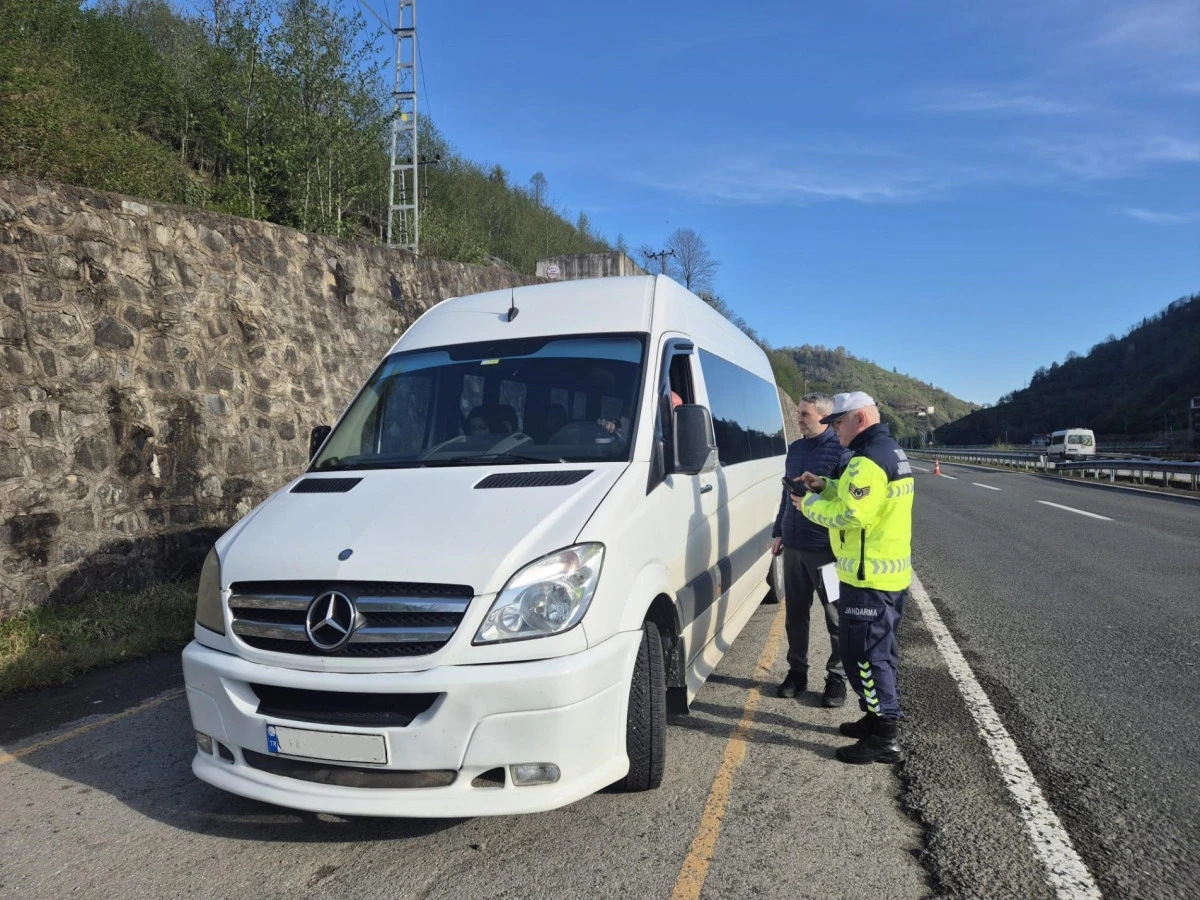 Of'ta &ouml;ğrenci servislerine denetim yapıldı