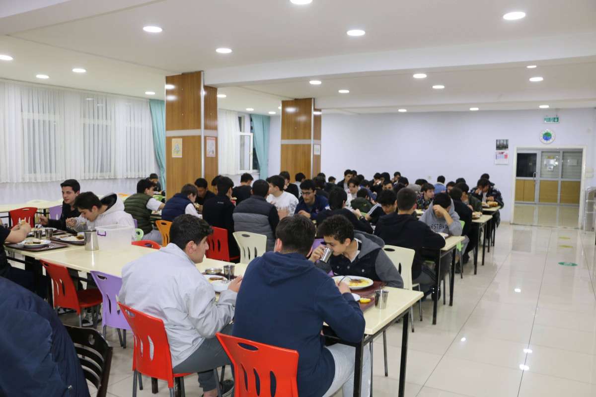 Of'ta Öğrenciler İçin İftar Programı Düzenlendi