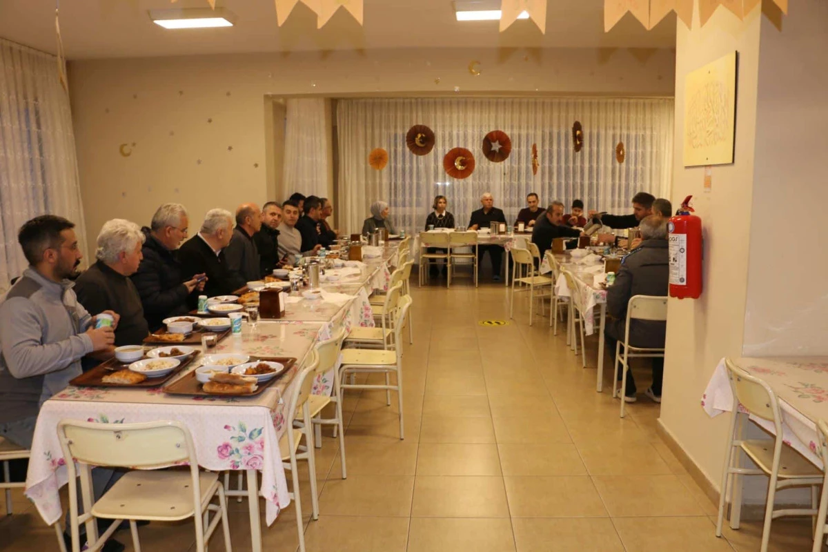 Of'ta okul ve kurum m&uuml;d&uuml;rleri iftarda buluştu