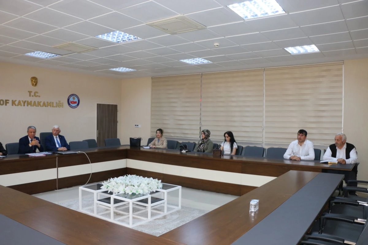 Of'ta &ouml;zel &ouml;ğretim kurumları y&ouml;neticileriyle planlama toplantısı yapıldı