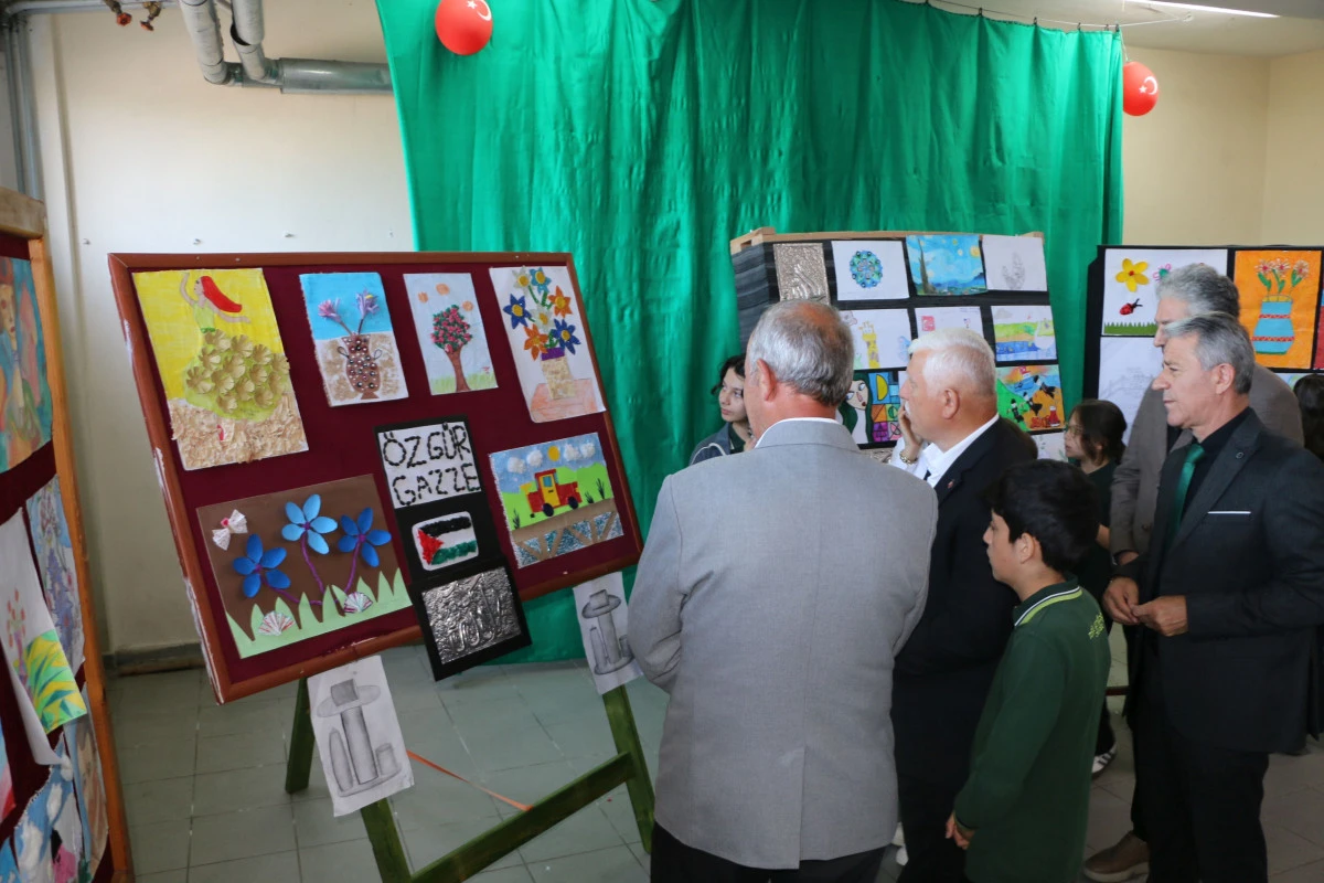 Of'ta Sanat ve Teknoloji Buluştu: Ortaokul &Ouml;ğrencilerinden El Emeği G&ouml;z Nuru Sergi