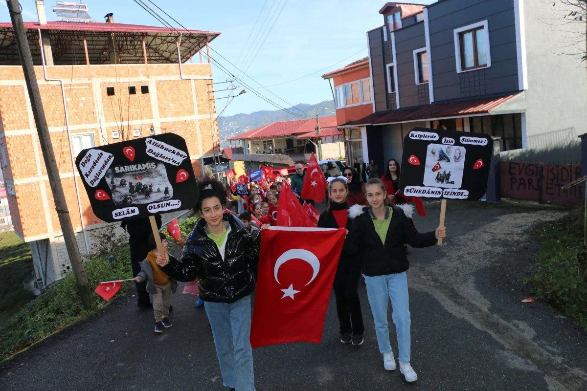 Of'ta Sarıkamış Şehitleri i&ccedil;in saygı y&uuml;r&uuml;y&uuml;ş&uuml;