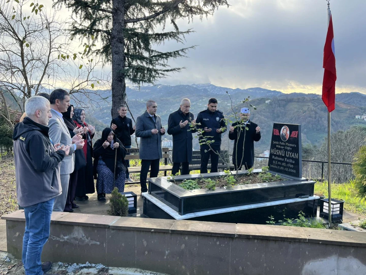 Of'ta Şehit H&uuml;sn&uuml; Uyan, şehadetinin 17.yılında dualarla anıldı