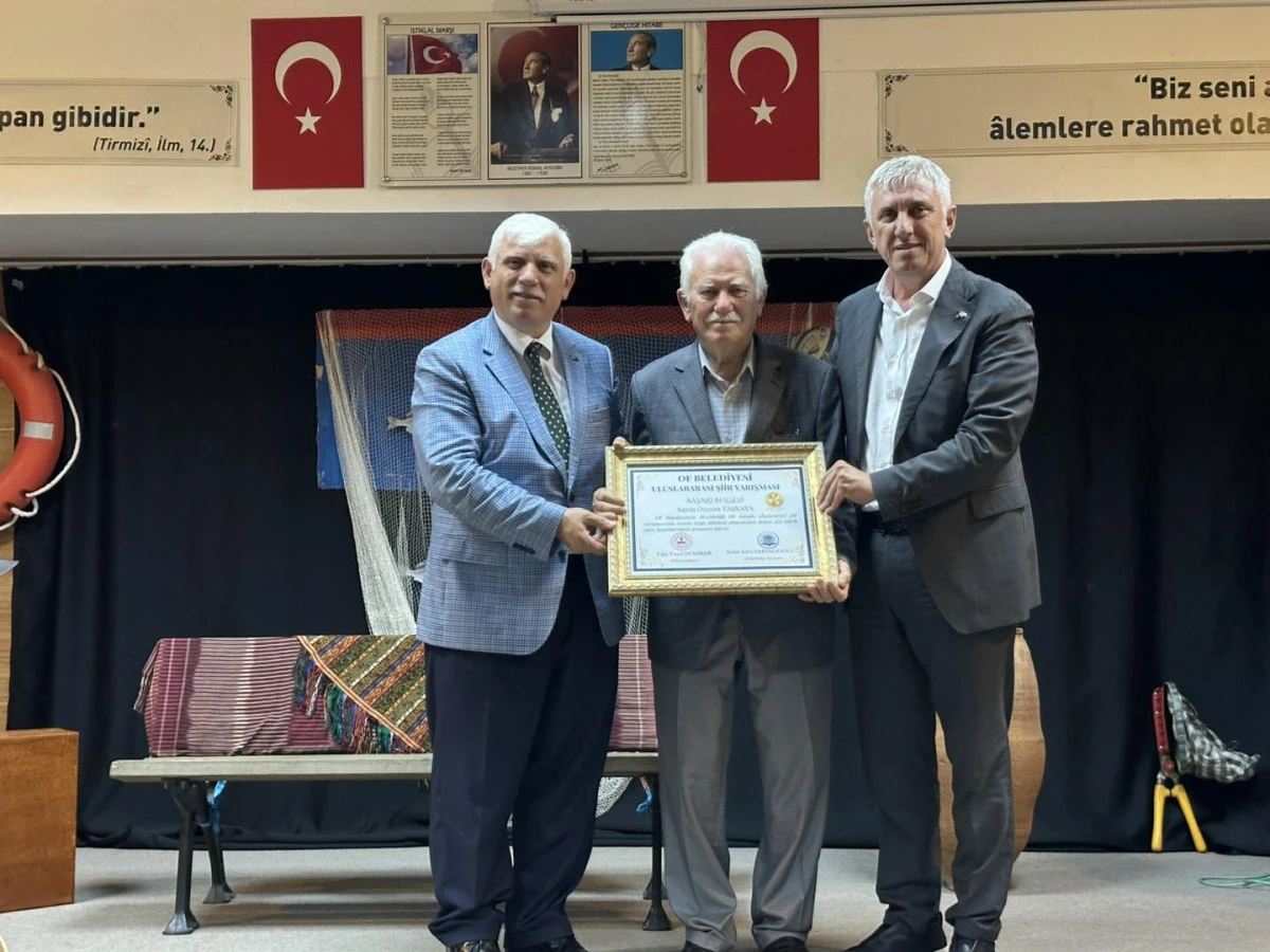 Of'ta Şiirle Yoğrulmuş Bir Gün: Edebiyatseverler Duygu Dolu Anlar Yaşadı