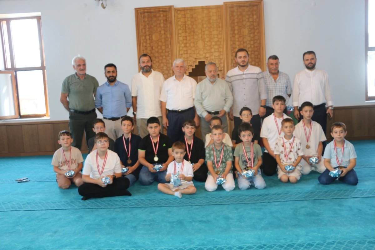Of'ta Yaz Kur'an Kursu'nda başarılı öğrenciler ödüllendirildi