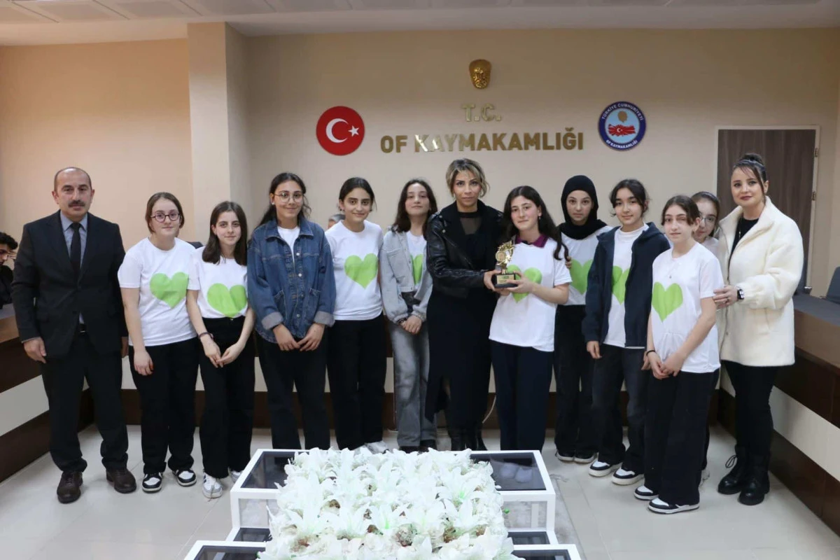 Of'ta Yeşilay Şampiyonları kupalarını aldı