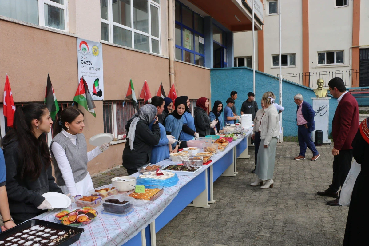 Of'taki tüm okullarda Gazze'ye yardım için kermes seferberliği
